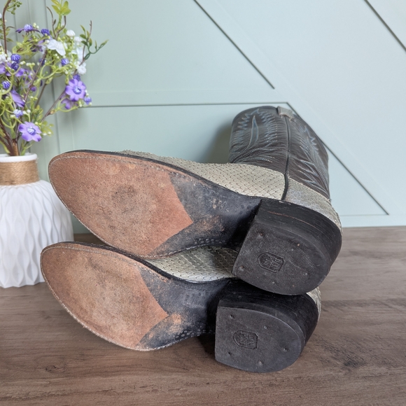 Dan Post models like the Manning Python Boot - Picture 8 of 16